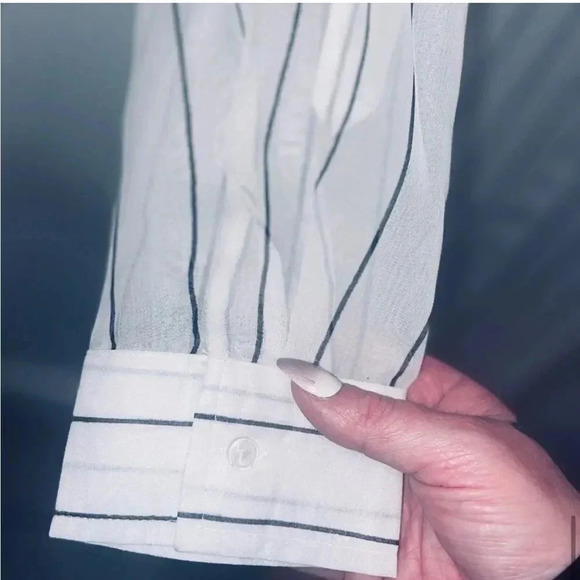 WOMENS LIVE FOR TRUTH LONG SHEER PINSTRIPE BUTTON UP SHIRT SIZE
LARGE - Picture 2 of 11